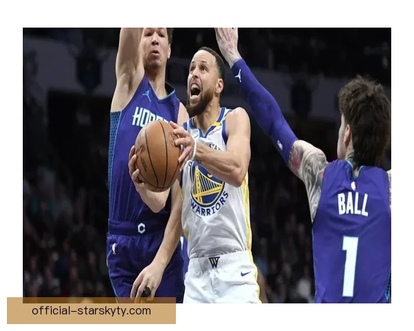 库里伤退勇士八人上双逆转活塞